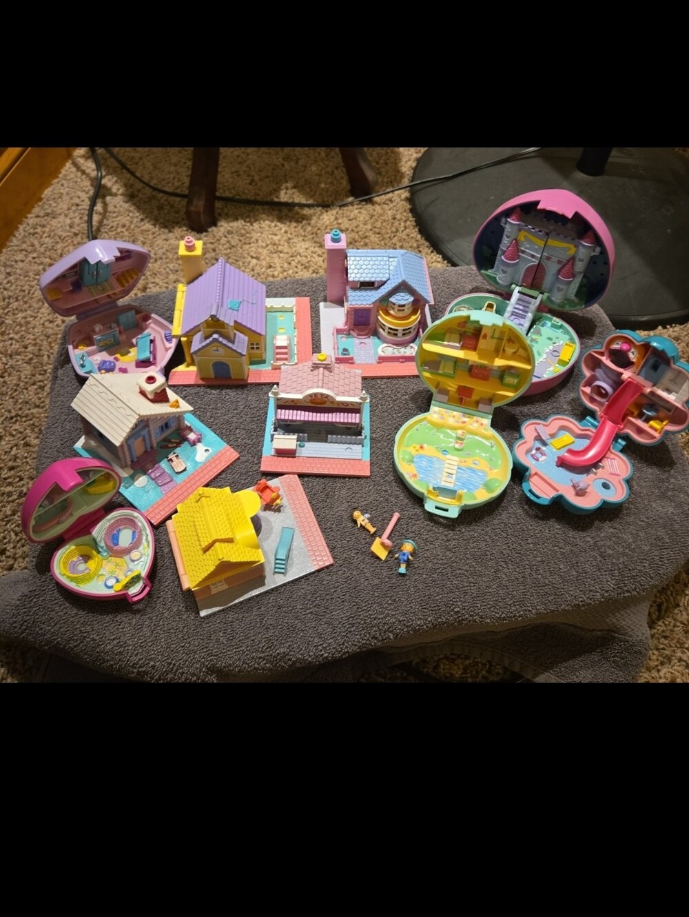 Vintage lot of 1990's Blue Bird Polly Pocket houses 10 houses 2 figures , 1 acc
